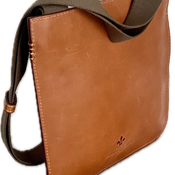 Dooney & Bourke Italian Florentine Leather Crossbody Bag - Picture 4 of 11